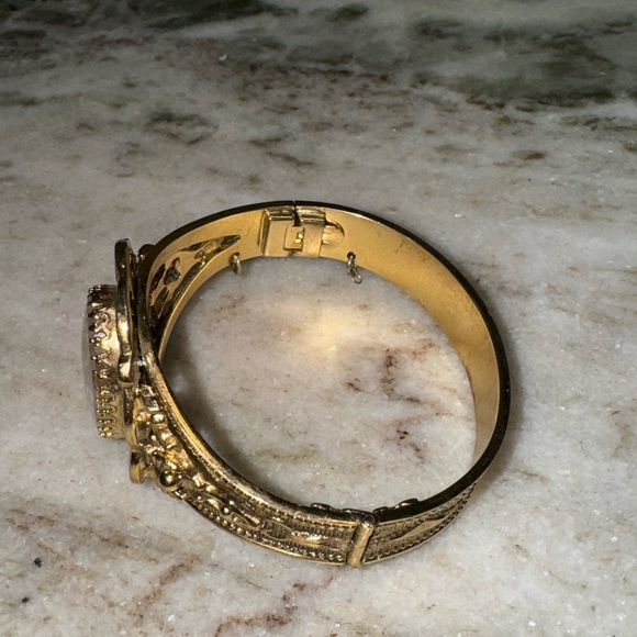 Whiting & Davis Cameo Gold Bangle - Picture 2 of 16